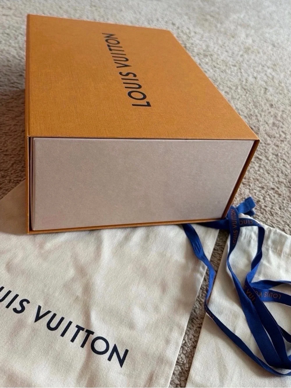 LOUIS VUITTON